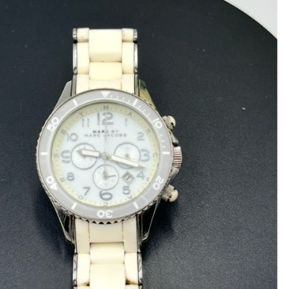 Marc Jacobs Rock Chronograph Cream Stainless Watch Silicone MBM2545 New Battery‎